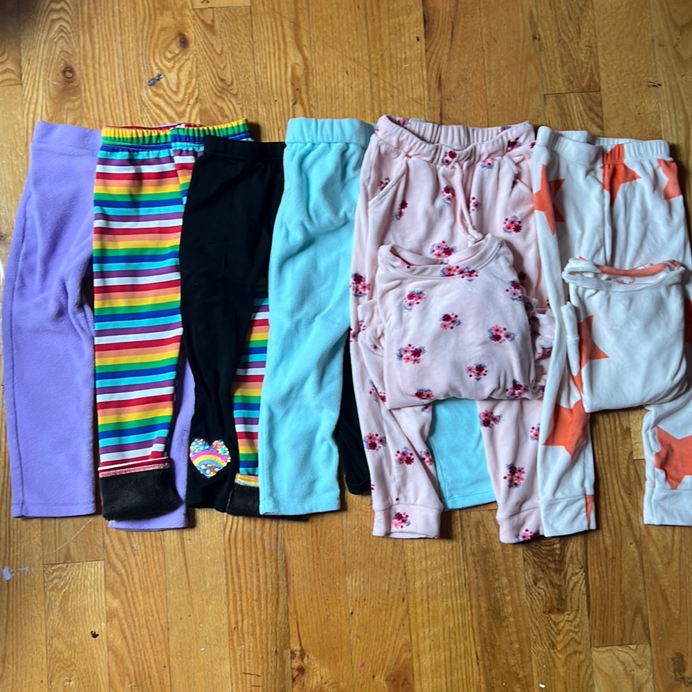 Winter is coming! 4 pairs of Size 4T fleece pants & 2 matching outfits